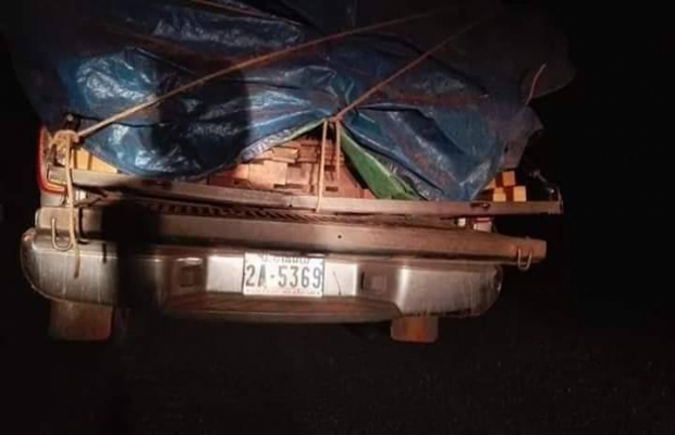 រថយន្តដឹកជញ្ជូនបទល្មើសព្រៃឈើតាមដងវិថីចេញពីខេត្តព្រះវិហារមកខេត្តសៀមរាបបានយ៉ាងងាយស្រួលសមត្ថកិច្ចជំនាញនៅតាមដងផ្លូវពុំមានការបង្ក្រាប.......