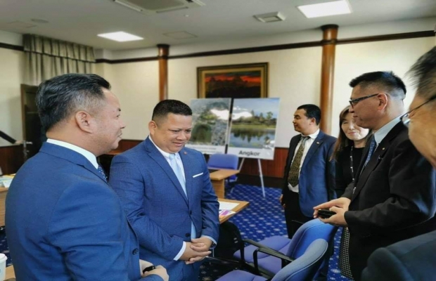 ឯកឧត្តម ទៀ សីហា អភិបាលនៃគណៈអភិបាលខេត្តសៀមរាបដឹកនាំគណៈប្រតិភូរដ្ឋបាលខេត្តសៀប ជួបពិភាគ្សាការងារជាមួយប្រតិភូរដ្ឋបាលខេត្តអូសាកា....