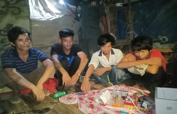 កម្លាំងអធិការដ្ឋាននគរបាលស្រុកល្វាឯមសហការចុះបង្រ្កាបករណីរក្សាទុកនិងប្រេីប្រាស់នូវសារធាតុគ្រឿងញៀន...