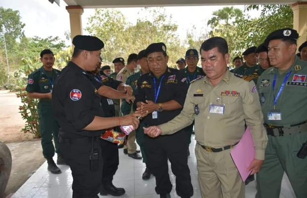 ឯកឧត្តមឧត្តមសេនីយ៍ទោ សុខ សំណាងស្នងការនគរបាលខេត្តតាកែវ បានអញ្ជើញចុះសួរសុខទុក្ខកងកម្លាំង...
