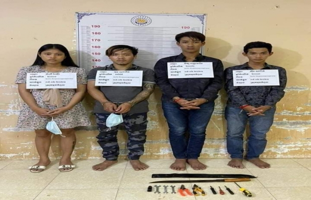 ឃាត់ខ្លួន​ជនសង្ស័យ​មួយក្រុម ជិះឡាន​ធ្វើ​សកម្មភាព​ប្លន់​​ម៉ូតូ តាម​បណ្ដោយ​ផ្លូវជាតិ​លេខ​៦  នៅកណ្តាល....