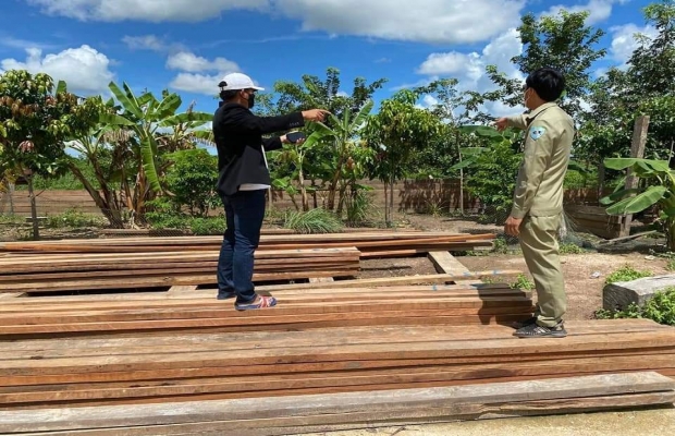 ករណីបង្ក្រាបឈ្មួញឈើដុះស្លែឈ្មោះតាឡាំ ដែលបានរកសុីខុសច្បាប់យូរមកហើយត្រូវបានអស់ល័ក្ចនៅថ្ងៃនេះ...!