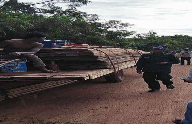 សកម្មភាពដឹកជញ្ជួនឈើ នៅឃុំពង្រលើ ស្រុកជីក្រែង អមដំណើរដោយមន្រ្តី ប៉ូលីសប៉ុស្ដិ៍រដ្ឋបាល ចាំថតរថយន្ត និងប្រមាថ អ្នកព័ត៌មានទៅវិញ...!