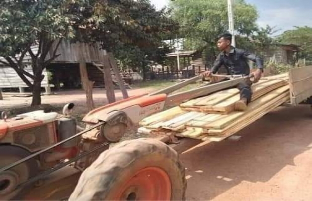 ក្រុមឈ្មួញជាច្រើននាក់សម្រុកដឹកជញ្ជូនឈើចេញពីតំបន់ដែនជម្រកសត្វព្រៃបឹងពែរទាំងយប់ទាំងថ្ងៃសមត្ថកិច្ចពាក់ព័ន្ធរក្សាភាពស្ងៀមស្ងាត់មិនបង្ក្រាប!