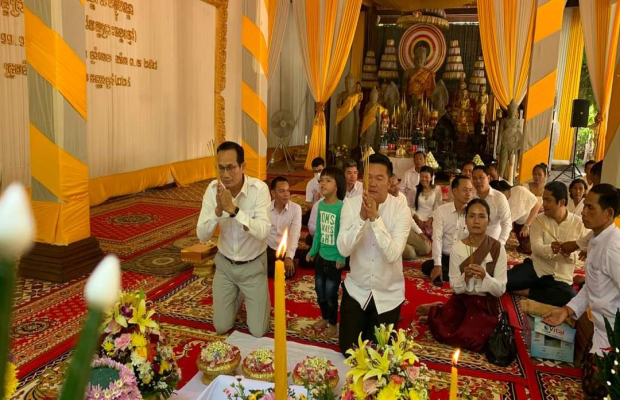 ពិធីបួងសួង ក្រុងពាលី ក្នុងពិធីបុណ្យកាន់បិណ្ឌវេនទី១២ នៅវត្តព្រះអង្គកងជុំ ស្ថិតនៅតំបន់រមណីយដ្ឋានប្រាសាទបាយ័នក្នុងក្រុង សៀមរាប...!