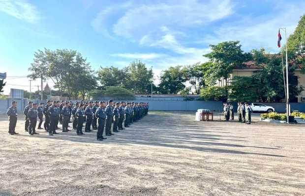 ព្រឹកថ្ងៃច័ន្ទ ៤ កើត ខែកក្តឹក ឆ្នាំរោង ឆស័ក ពុទ្ធសករាជ ២៥៦៨ត្រូវនិងថ្ងៃទី ៤ ខែ វិថ្ឆិកា ឆ្នាំ ២០២៤នេះ > លោកឧត្តមសេនីយ៍ត្រី កងសៅគុណ មេបញ្ជាការកងរាជអាវុធហត្ថខេត្តព្រះវិហារ បានបើកចែកអាវរងារ ជាអំណោយដ៏ថ្លៃថ្លារបស់សម្តេចអគ្គមហ