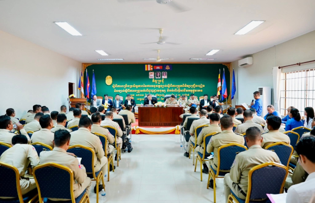 លោកឧត្តមសេនីយ៍ទោ ហួត សុធី ស្នងការនគរបាលខេត្ត អញ្ជើញចូលរួមដឹកនាំកិច្ចប្រជុំស្តីពីការពង្រឹងប្រសិទ្ធភាព នៃការអនុវត្តច្បាប់ ស្តីពីការត្រួតពិនិត្យគ្រឿងញៀន និងច្បាប់ស្តីពីការបង្រ្កាបអំពើជួញដូរមនុស្ស និងអំពើធ្វើអាជីវកម្មផ្លូវភេ