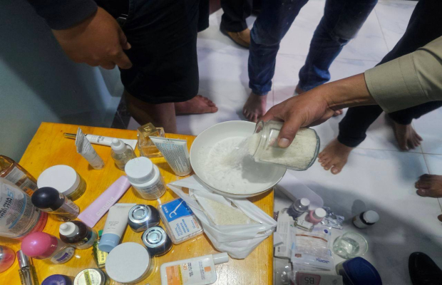 សមត្ថកិច្ចឃាត់ខ្លួនមនុស្សប្រុសស្រី៩នាក់ពាក់ពន័្ធជួញដូរគ្រឿងញៀននៅមណ្ឌលគិរី