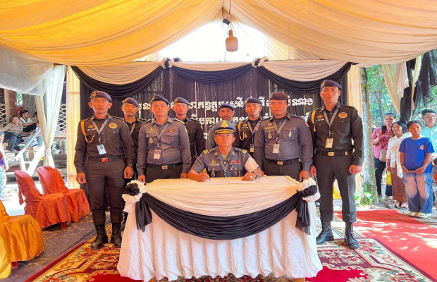 លោក ឧត្តម​សេនីយ៍​ត្រី សៀ ទីន មេបញ្ជាការ កងកងរាជអាវុធហត្ថខេត្តសៀមរាប បានចាត់ឱ្យក្រុមការងារចូលរួមគោរពវិញ្ញាណក្ខន្ធ លោកឧត្តមសេនីយ៍ត្រី ពៅ សំណាង​ ដែលបានពលីជីវិតនៅលើសមរភូមិប្រយុទ្ធ