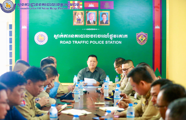 លោកឧត្ដមសេនីយ៍ទោ ហួត សុធី ស្នងការនគរបាលខេត្ត អញ្ជើញដឹកនាំកិច្ចប្រជុំត្រួតពិនិត្យផែនការការពារ ធានាសន្តិសុខ សុវត្ថិភាព និងសណ្តាប់ធ្នាប់កម្មវិធីផ្សារទឹក និងជិះទូកកំសាន្ត ក្នុងឱកាសព្រះរាជពិធីបុណ្យអុំទូក បណ្តែតប្រទីប និងសំពះព