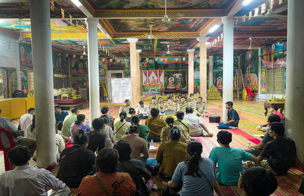 លោកឧត្តមសេនីយ៍ទោ ហួត សុធី ស្នងការនគរបាលខេត្ត បានចាត់តំណាងដឹកនាំសហការី ចុះប្រជុំផ្សព្វផ្សាយច្បាប់ស្តីពី “ការបង្ក្រាបអំពើជួញដូរមនុស្ស និងអំពើធ្វើអាជីវកម្មផ្លូវភេទ”