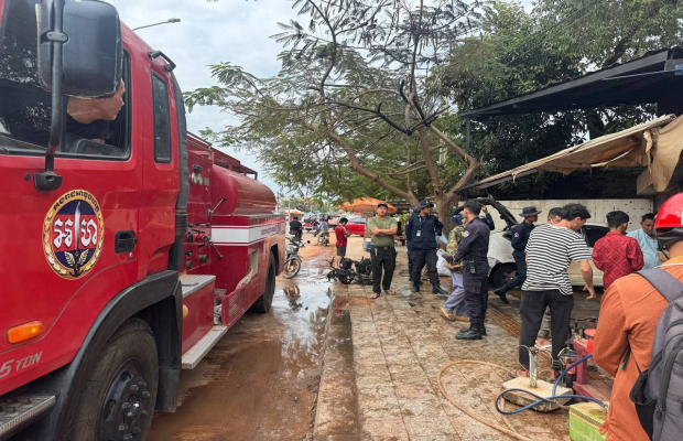 តាមរយៈ​លេខទូរស័ព្ទ​បន្ទាន់ (Hotline) 1296 កងរាជអាវុធហត្ថខេត្តសៀមរាប ចេញអន្តរាគមន៍​ជួយពន្លត់ភ្លើងឆាបឆេះប្រេងសាំង!