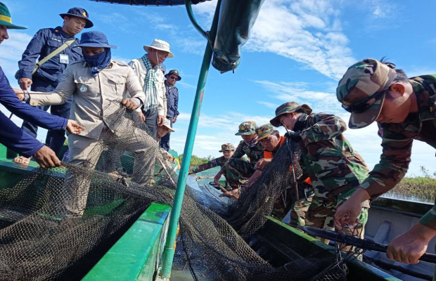 ក្រុមចម្រុះប្រតិបត្តការណ៍ចុះបង្ក្រាបករណីបទល្មើសនេសាទខុសច្បាប់ នៅស្រុកប្រាសាទបាគងនិងស្រុកសូទ្រនិគម ខេត្តសៀមរាប...