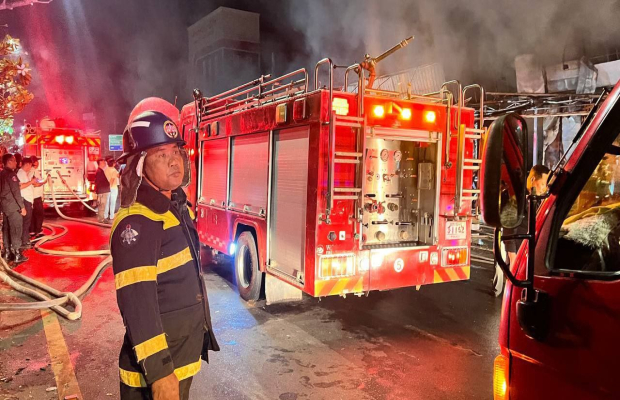 តាមរយៈ​លេខទូរស័ព្ទ​បន្ទាន់ (Hotline) 1296 កងរាជអាវុធហត្ថខេត្តសៀមរាប ចេញអន្តរាគមន៍​ជួយពន្លត់ភ្លើងឆេះផ្ទះ!